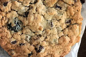 Chocolate Chip, Nut & Raisin Cookie